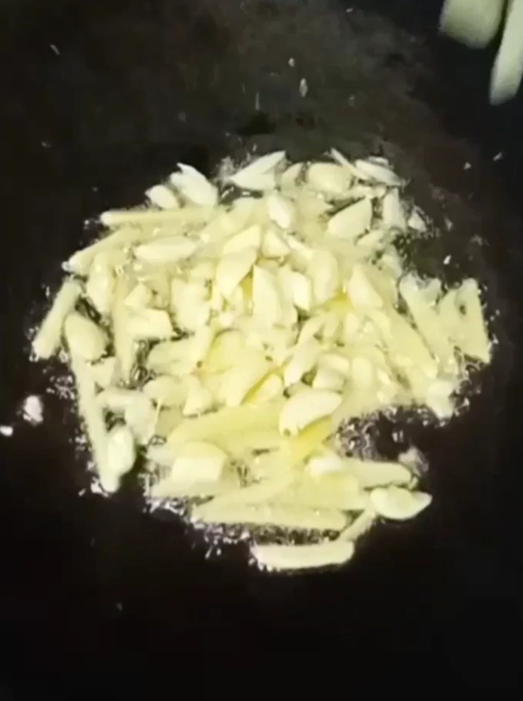 豆瓣醬炒花甲的做法-家常味炒菜譜