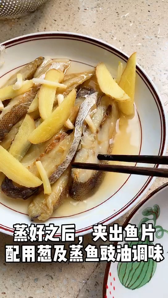 蔥姜蒸鮸魚片。的做法-咸鮮味蒸菜譜