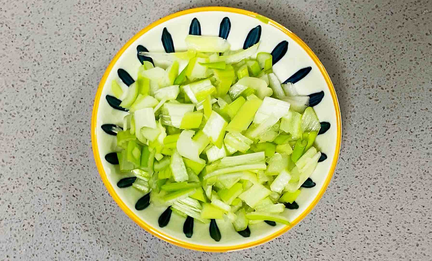 【孕婦食譜】火腿芝士蛋卷，色澤金黃，營養豐富～的做法-蔥香味煎菜譜