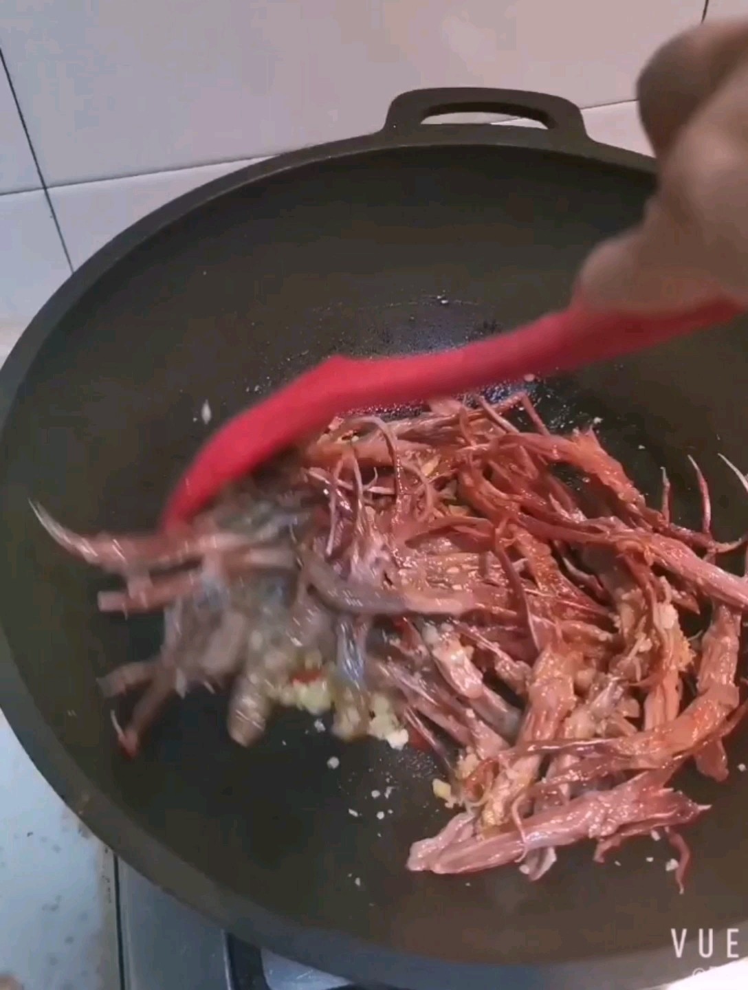 蒜香鴨舌的做法-香辣味燒菜譜