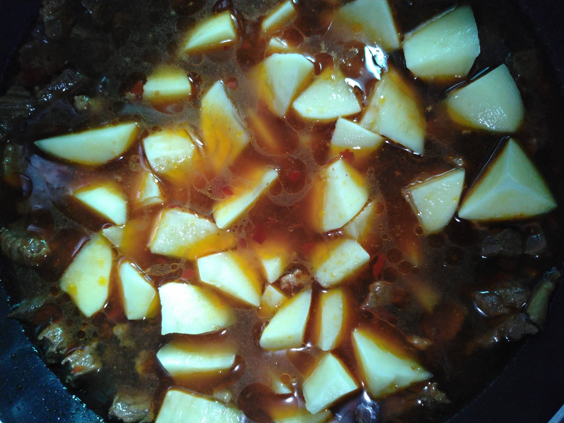 牛肉燉土豆的做法-咸鮮味燉菜譜