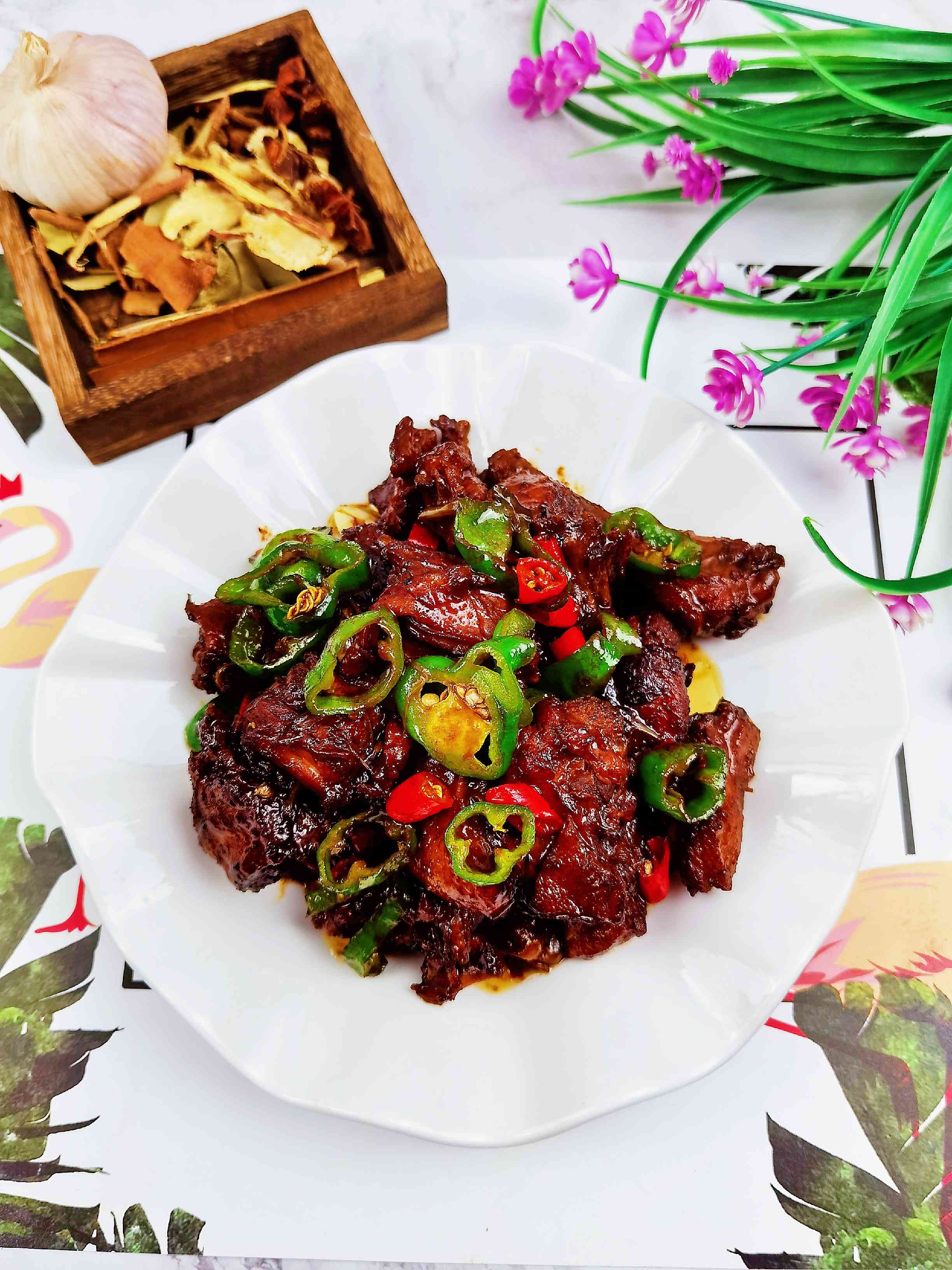 秋季一起來吃鴨，不含1滴水的香辣啤酒鴨，鮮美入味超下飯，吃完不要開車哦的做法-香辣味燜菜譜