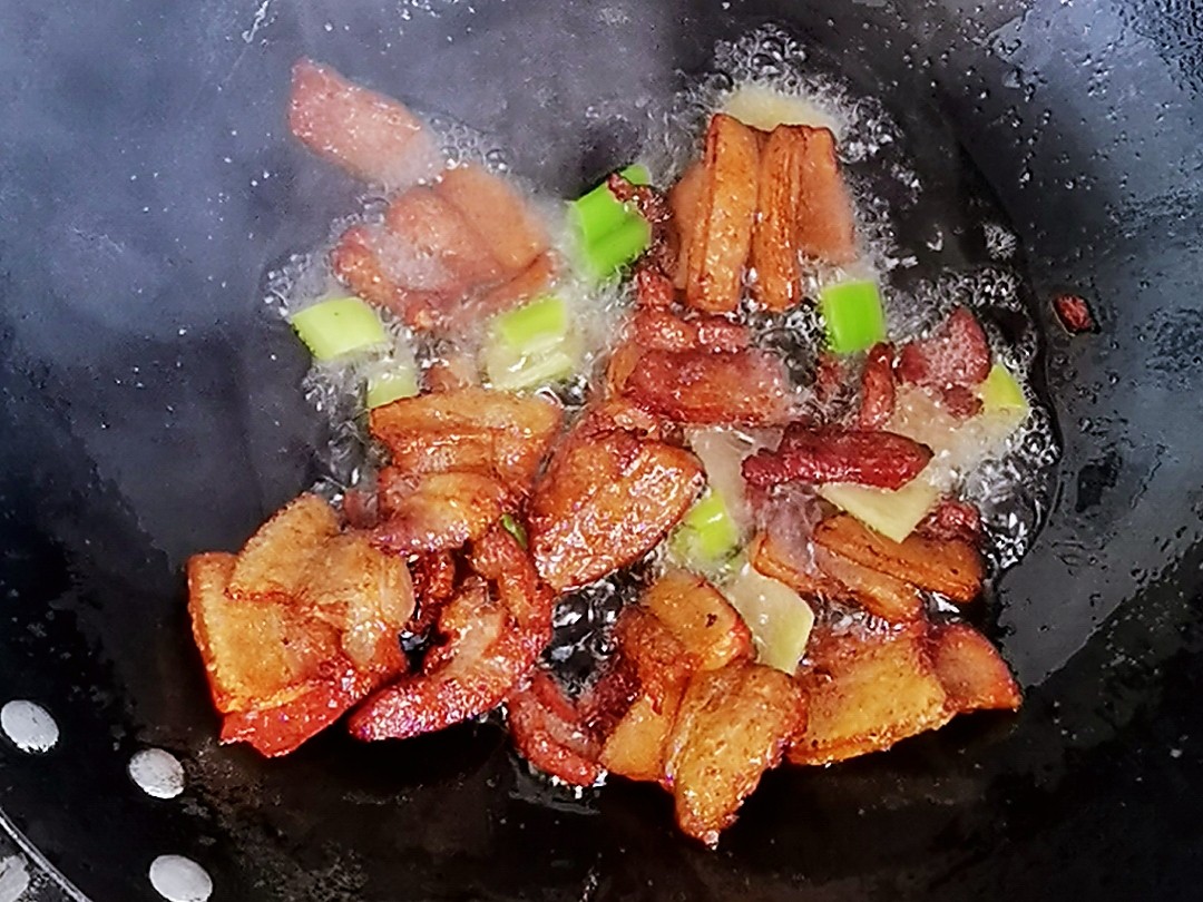 圓白菜粉絲小炒肉，圓白菜這么做，2碗米飯不夠吃的做法-咸鮮味炒菜譜