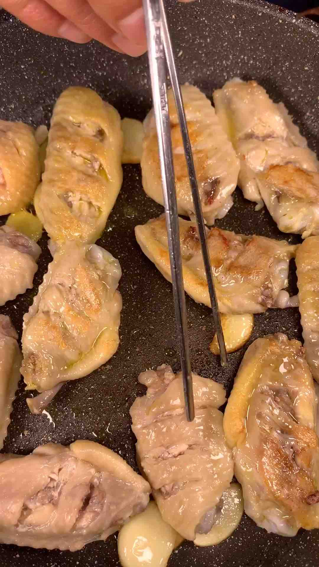 年糕可樂(lè)雞翅的做法-甜味煮菜譜