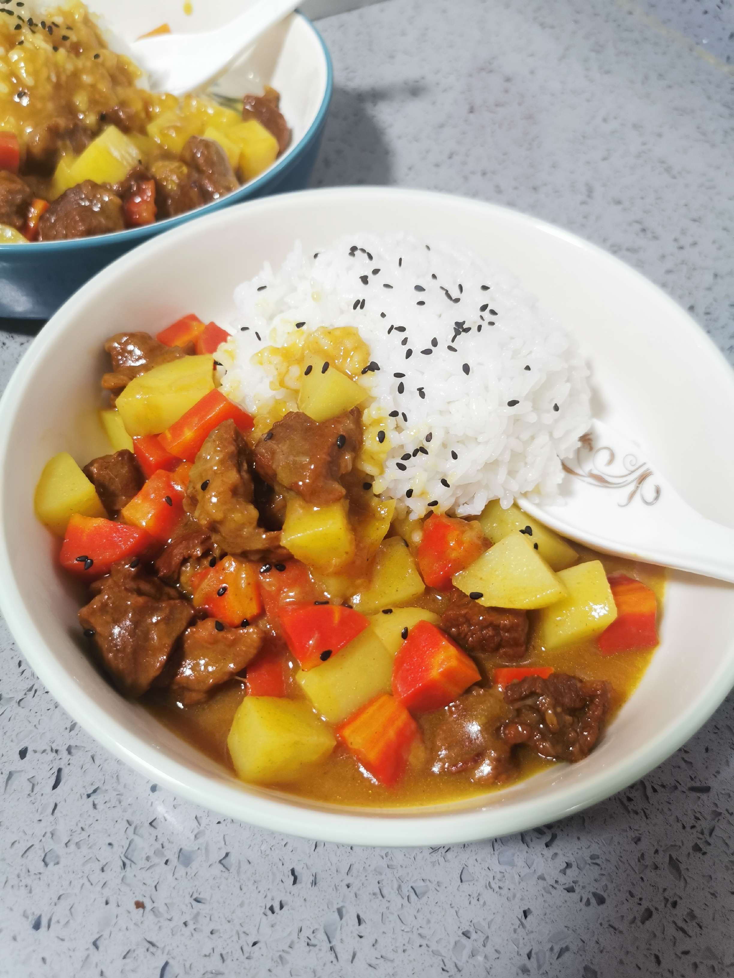 2塊咖喱就能搞定的美味，不需要其他調(diào)味品，兒子說比買的好吃多了的做法-咖喱味煮菜譜