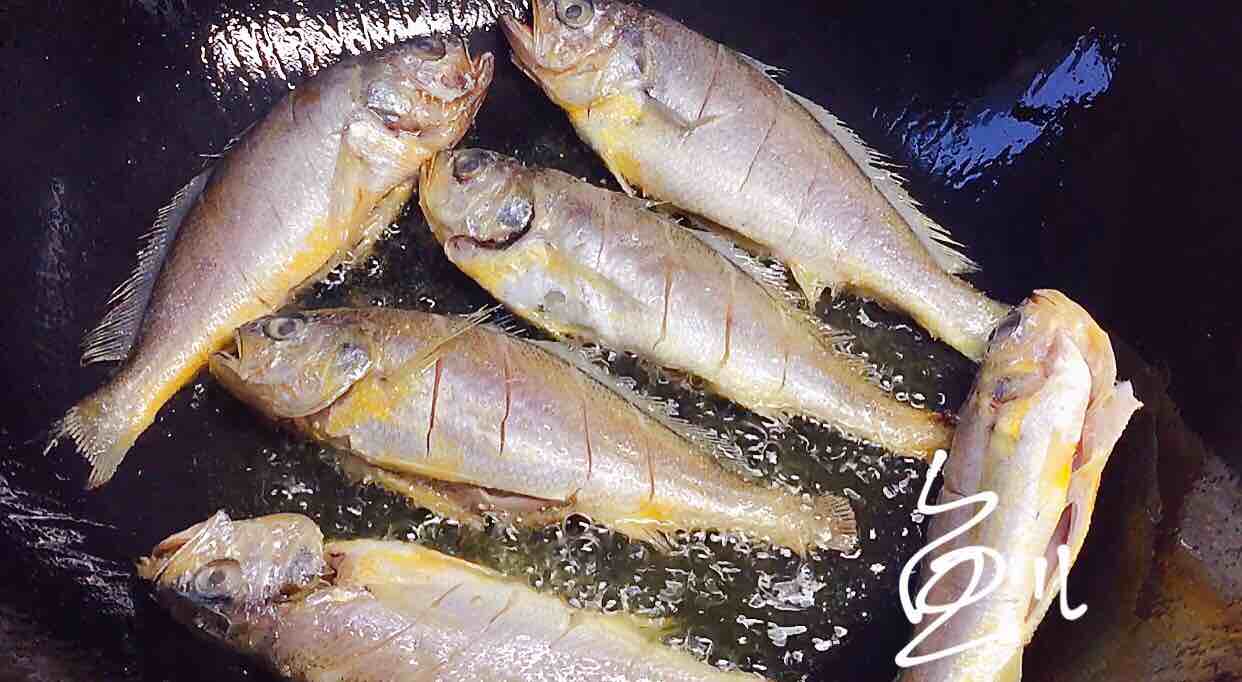 香辣小黃魚的做法-香辣味燉菜譜