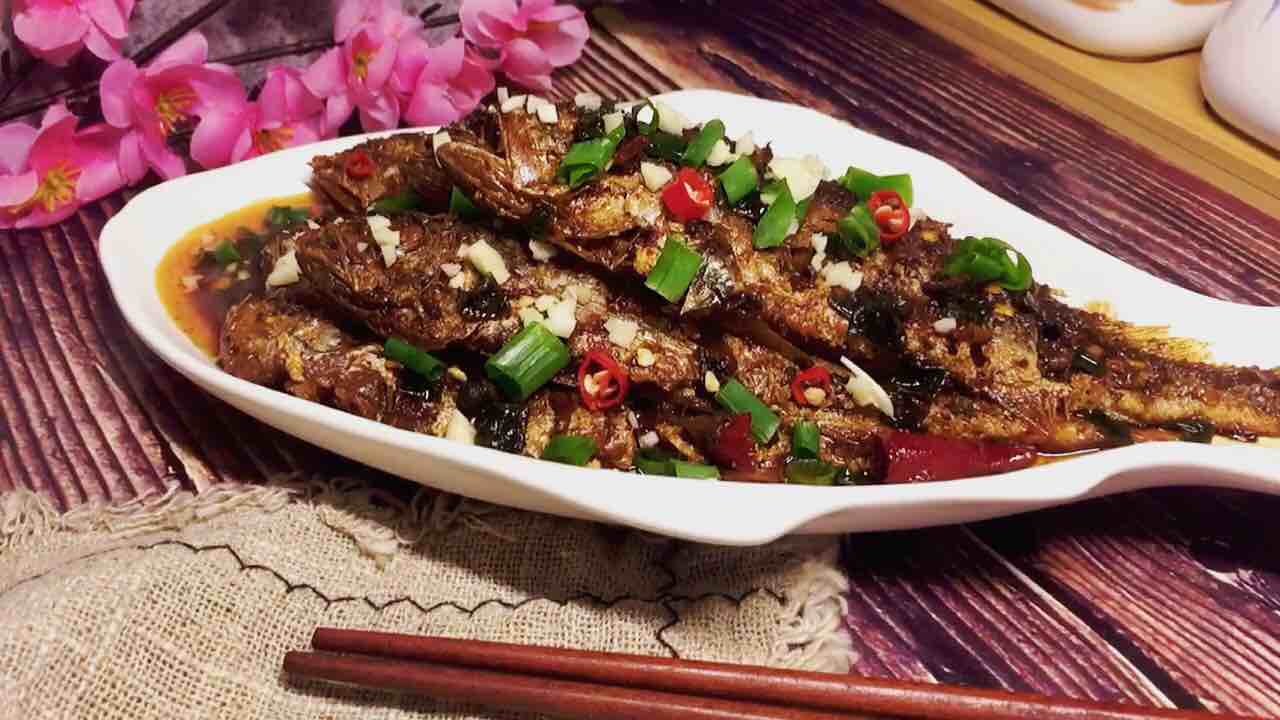 香辣小黃魚的做法-香辣味燉菜譜