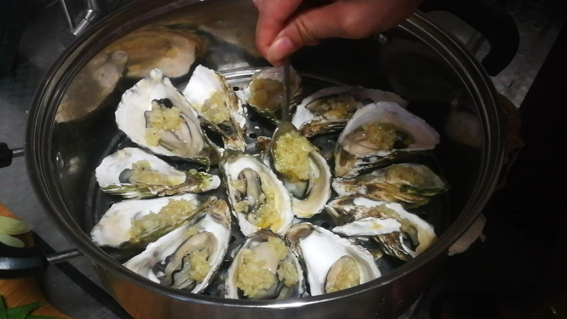 蒜蓉生蠔的做法-咸鮮味蒸菜譜