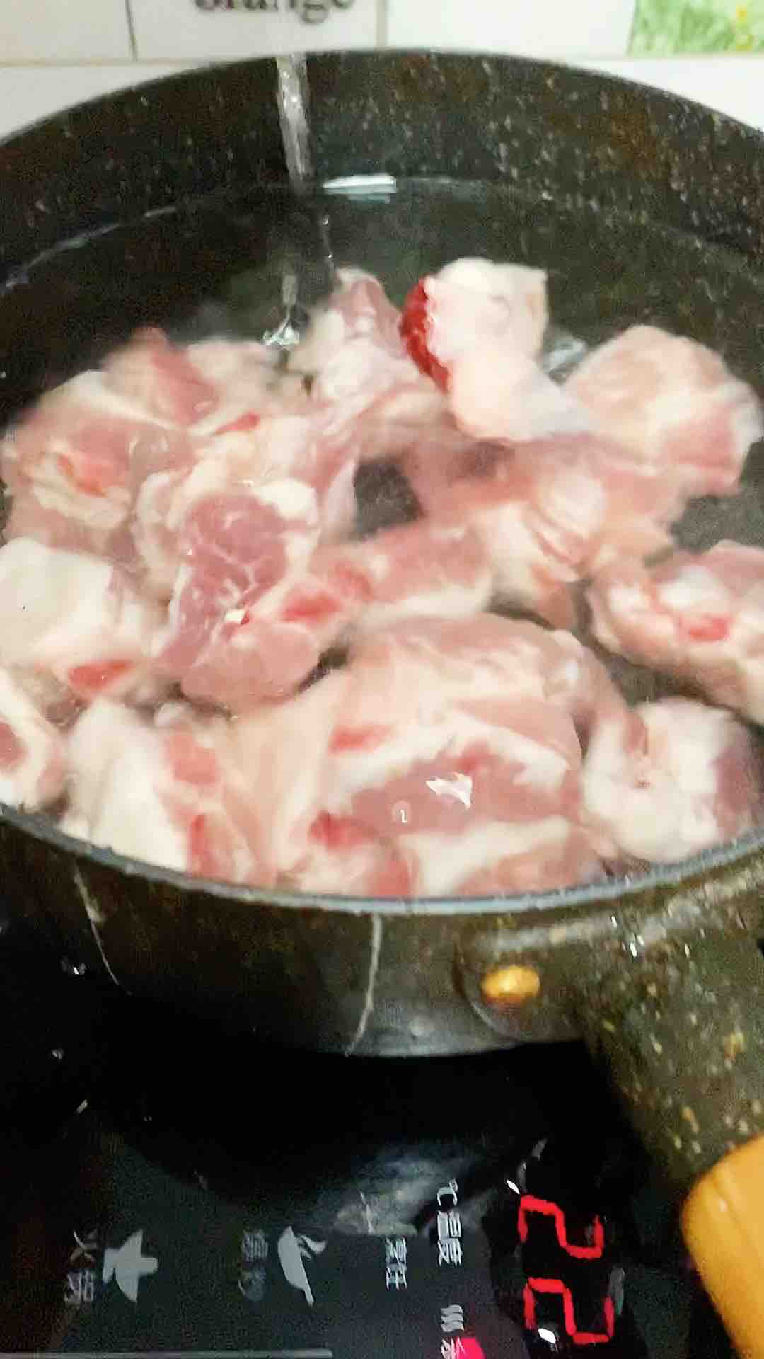 蓮藕豆干煮子排的做法-家常味煮菜譜