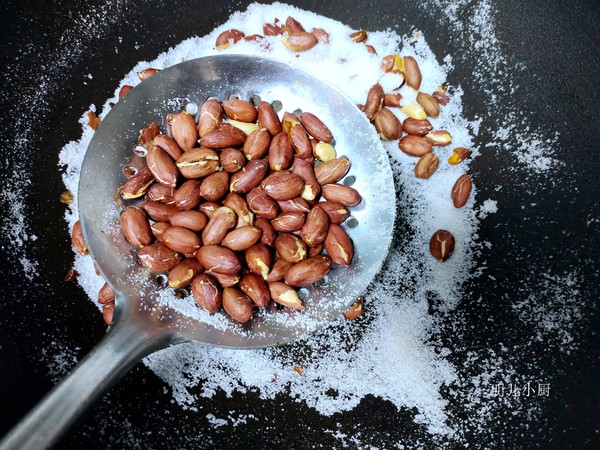 鹽焗花生的做法-家常味炒菜譜