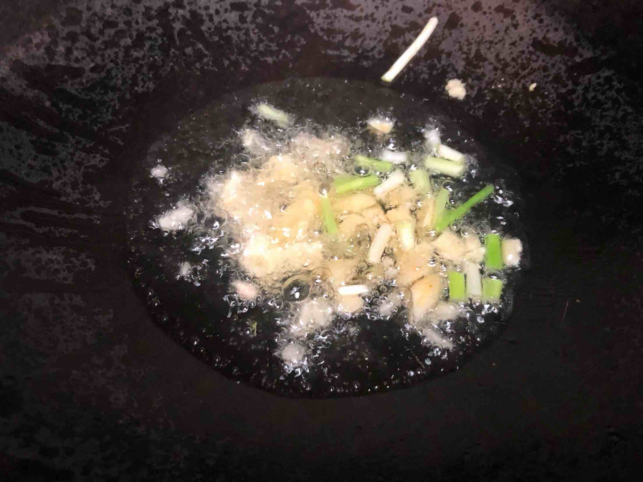 西蘭花炒蘑菇的做法-家常味炒菜譜