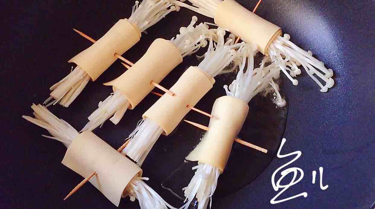 豆皮金針菇卷的做法-家常味煮菜譜