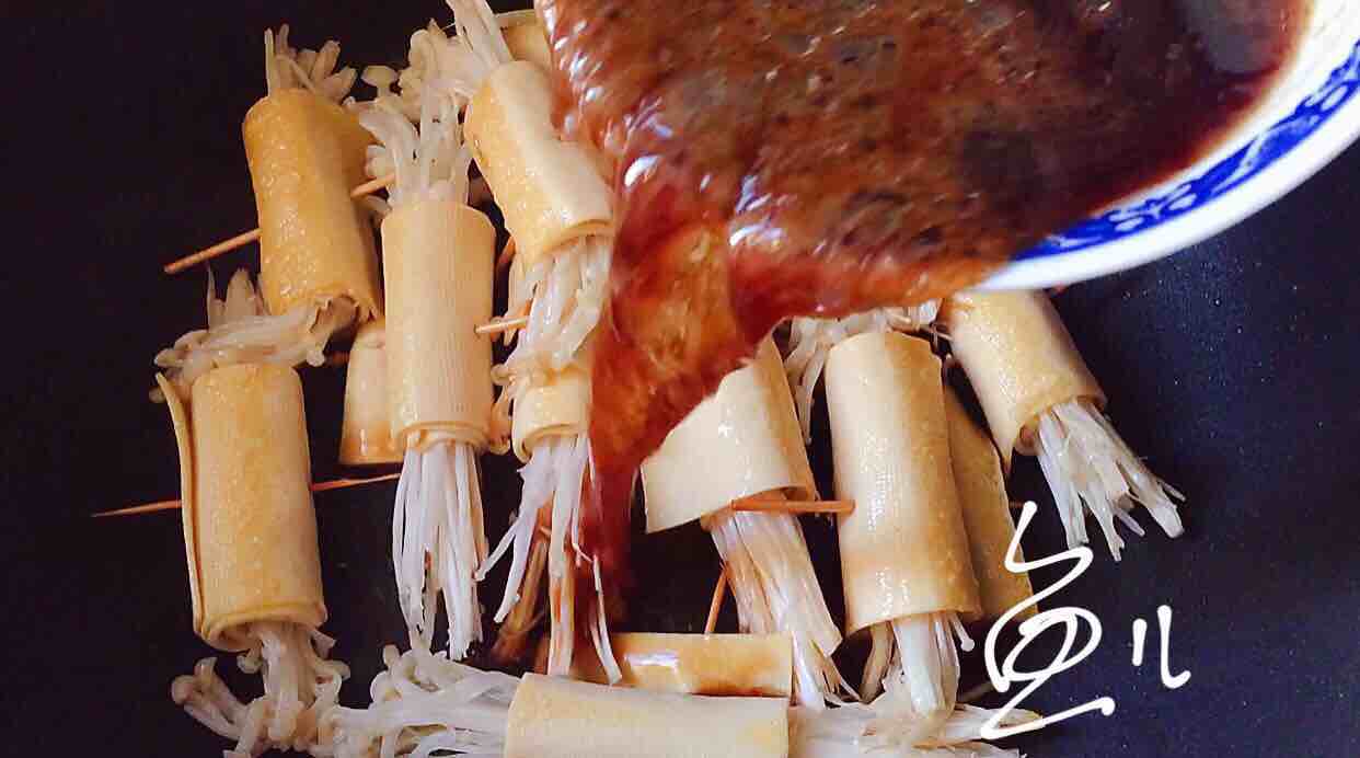 豆皮金針菇卷的做法-家常味煮菜譜