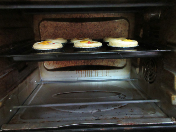 鵪鶉蛋火腿腸蛋撻的做法-家常味烘焙菜譜