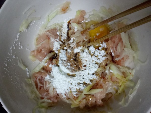 炸葫蘆雞肉丸子的做法-咸鮮味炸菜譜