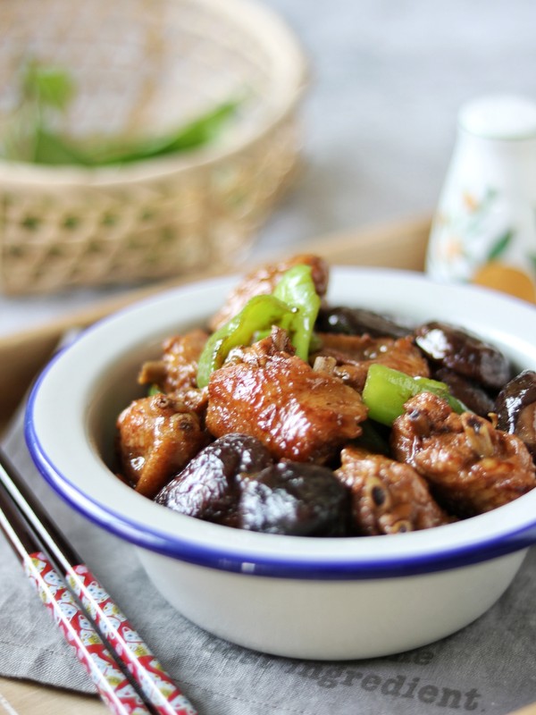 香菇雞翅的做法-家常味燉菜譜