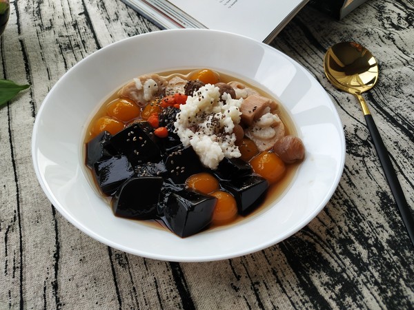 咬著吃的茶飲-桂圓藕芋涼粉的做法-甜味煮菜譜