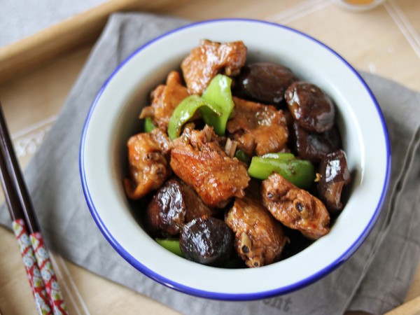 香菇雞翅的做法-家常味燉菜譜