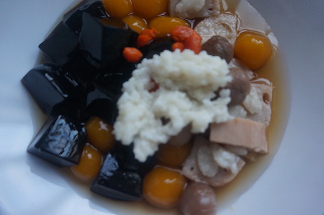 咬著吃的茶飲-桂圓藕芋涼粉的做法-甜味煮菜譜