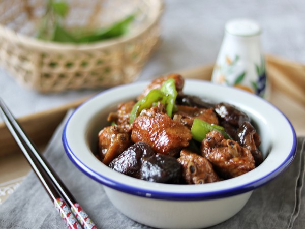 香菇雞翅的做法-家常味燉菜譜