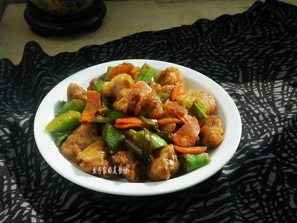 青椒溜肉段的做法-香辣味炒菜譜