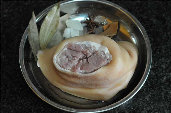 中秋怎能少了它_-紅燒肘子的做法-咸鮮味燉菜譜