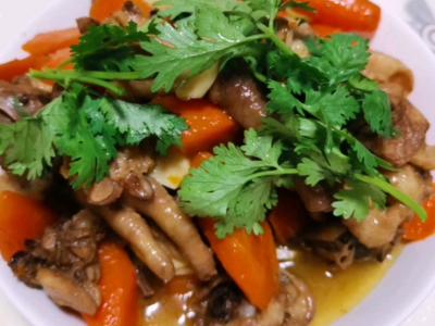 胡蘿卜炒雞的做法-家常味炒菜譜