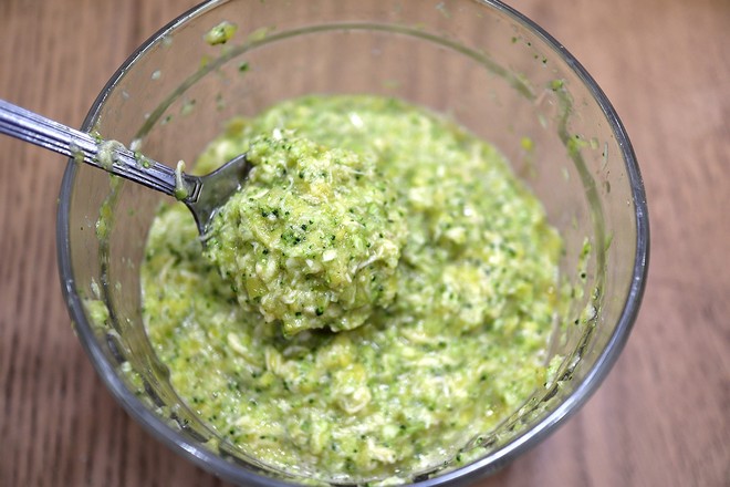 西蘭花雞肉卷的做法-咸鮮味煎菜譜