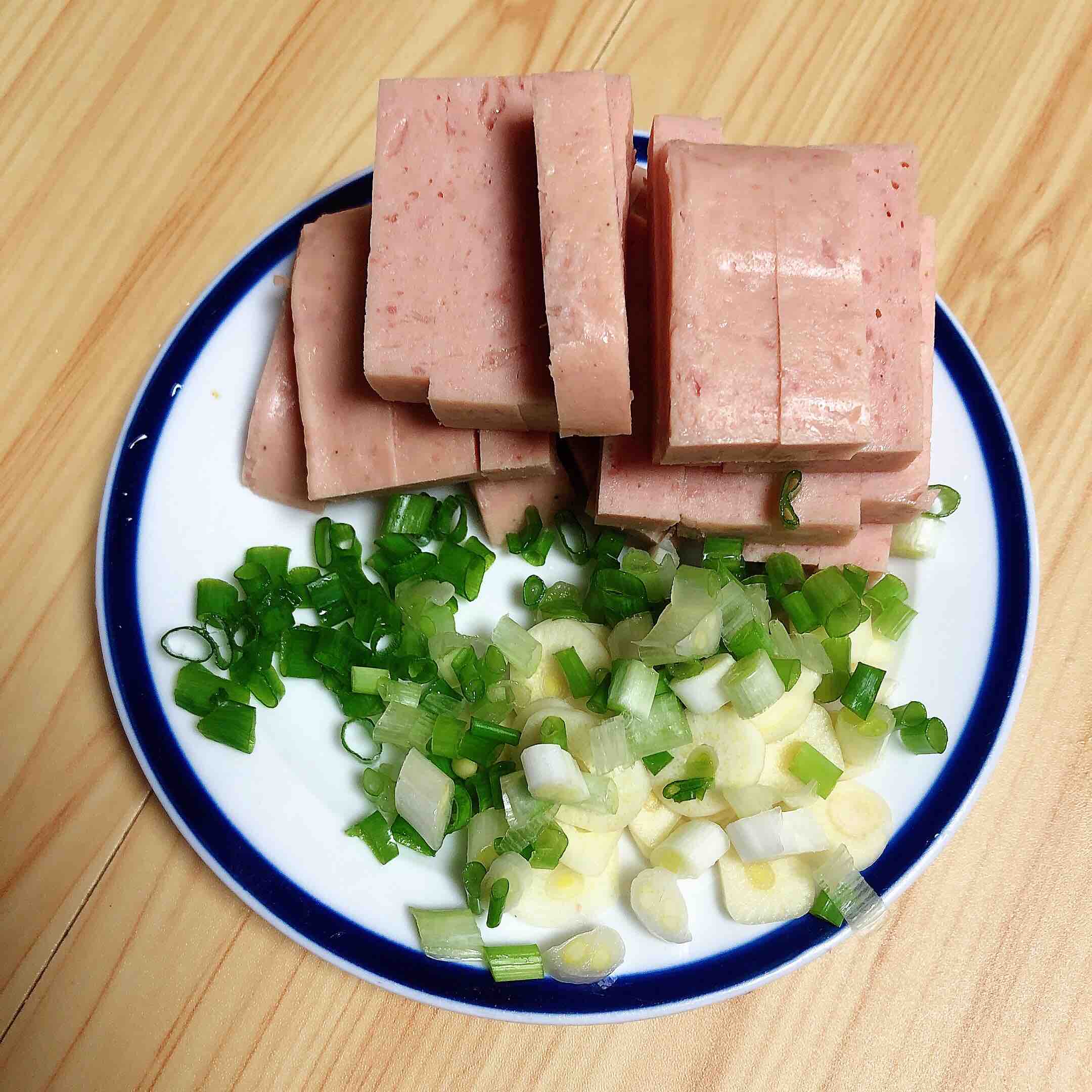 板栗香菇火腿（10分鐘快手菜）的做法-咸鮮味炒菜譜