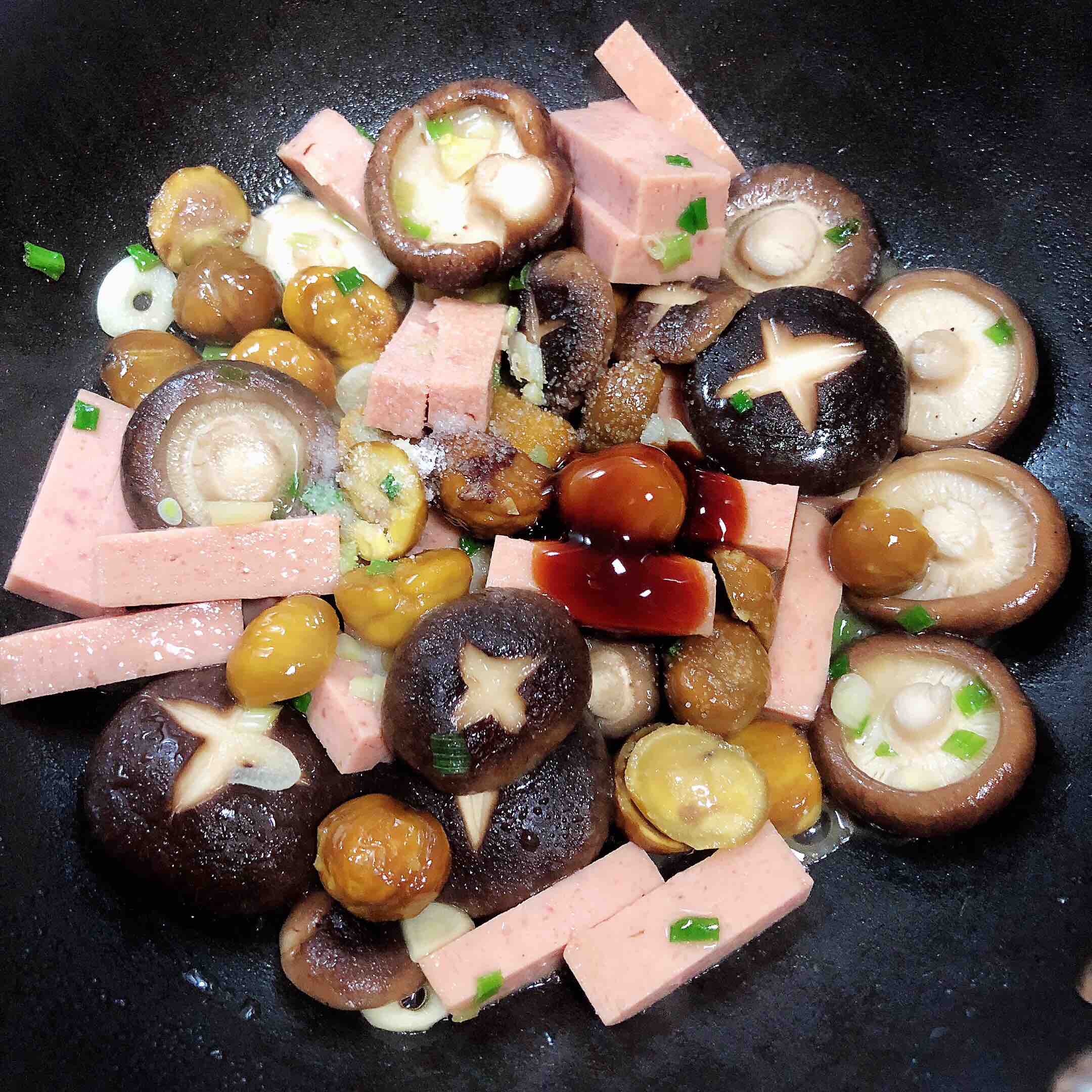 板栗香菇火腿（10分鐘快手菜）的做法-咸鮮味炒菜譜