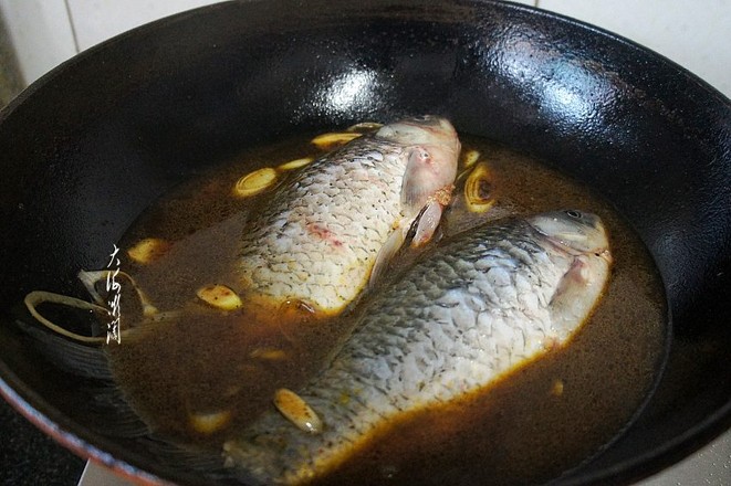 醬燉鯽魚的做法-香辣味燉菜譜
