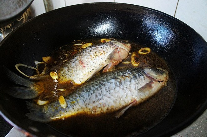 醬燉鯽魚的做法-香辣味燉菜譜