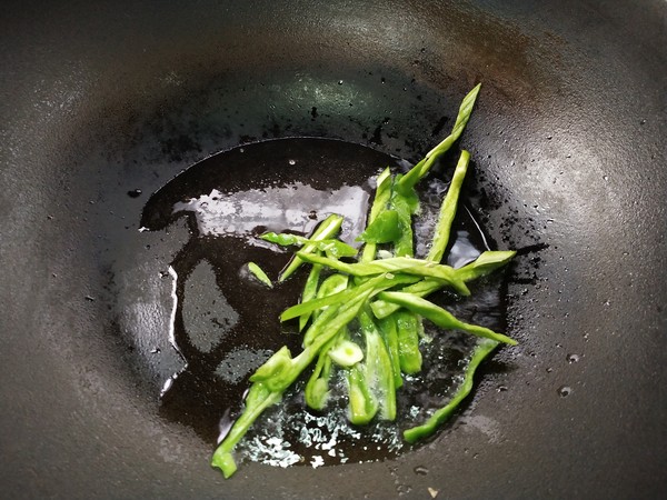 爆炒萵苣絲的做法-家常味炒菜譜