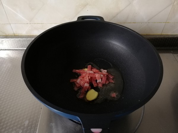 配粥小菜，培根胡蘿卜炒西藍花，營養搭配的做法-咸鮮味炒菜譜