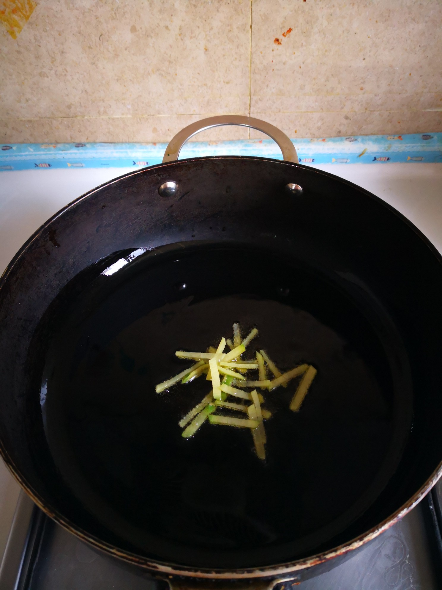 排骨肉炒蒜苔的做法-家常味炒菜譜