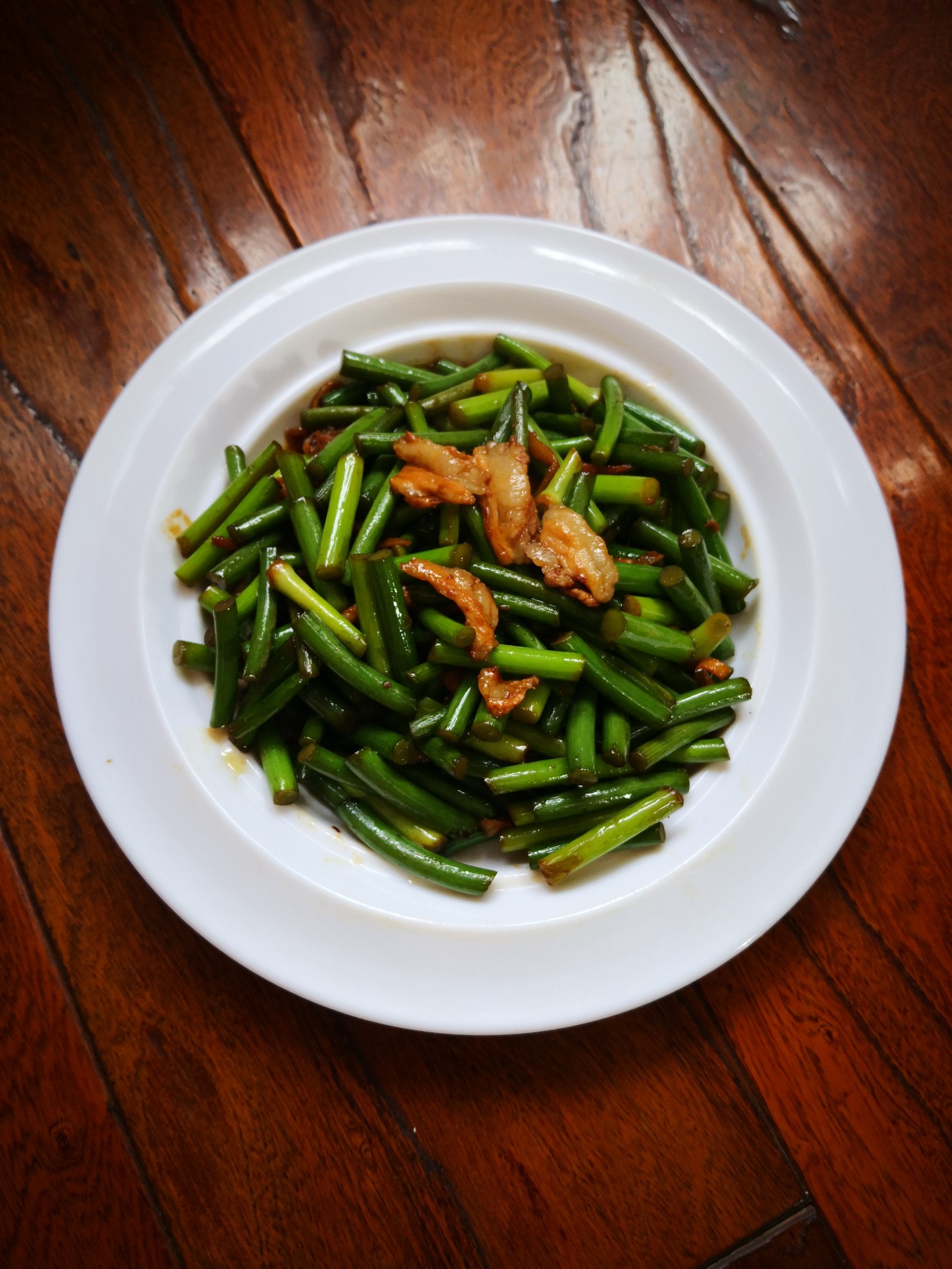 排骨肉炒蒜苔的做法-家常味炒菜譜