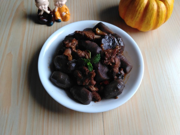 紫土豆燒雞的做法-家常味燒菜譜