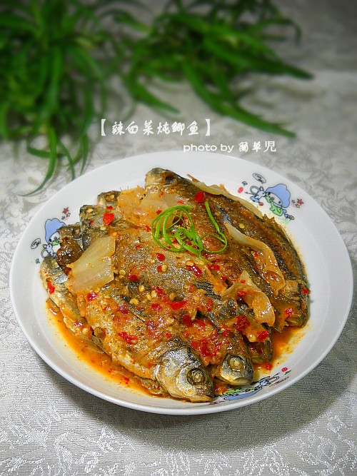 辣白菜燒鯽魚的做法-酸辣味燒菜譜