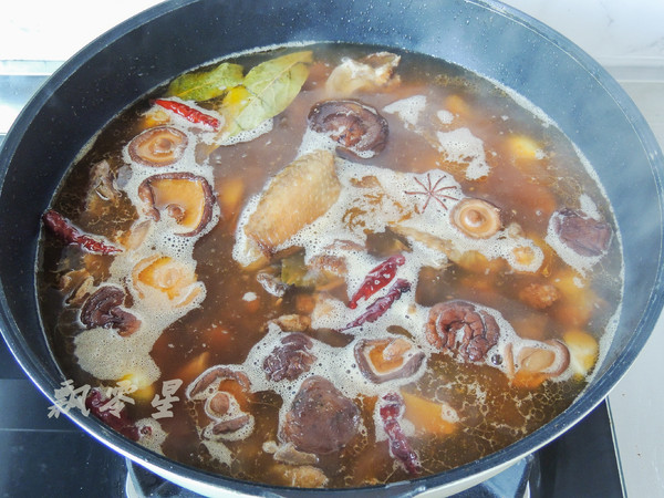 香菇土豆臘雞煲的做法-家常味燉菜譜