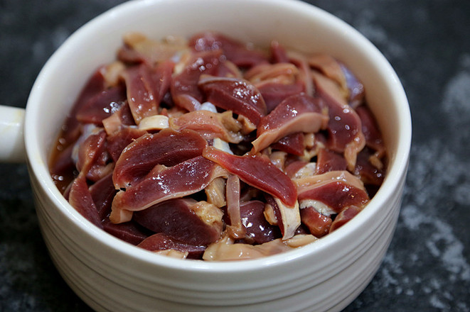 自制酸豆角----酸豆角炒雞胗的做法-酸辣味炒菜譜