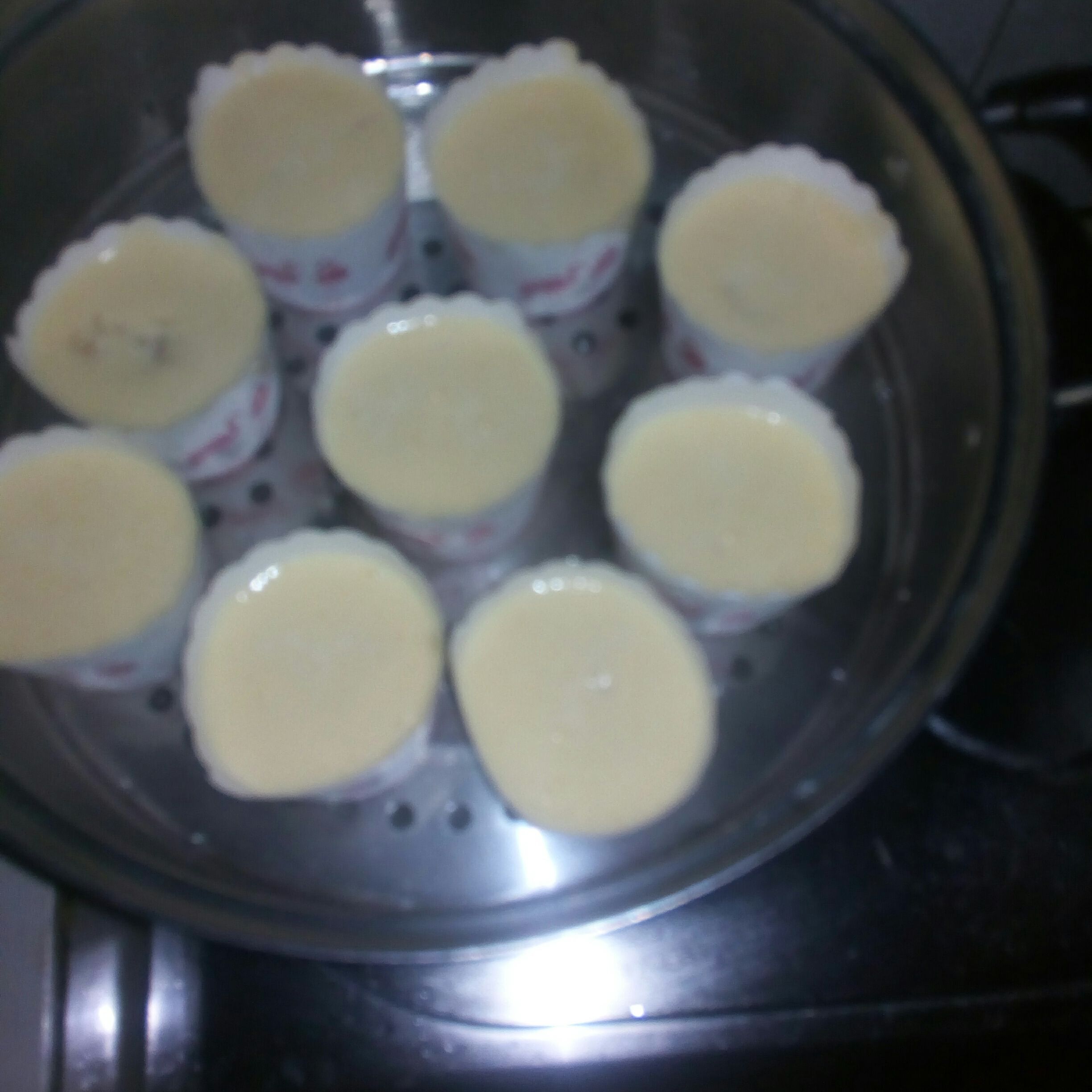 果香紙杯蒸蛋糕的做法-其它口味蒸菜譜