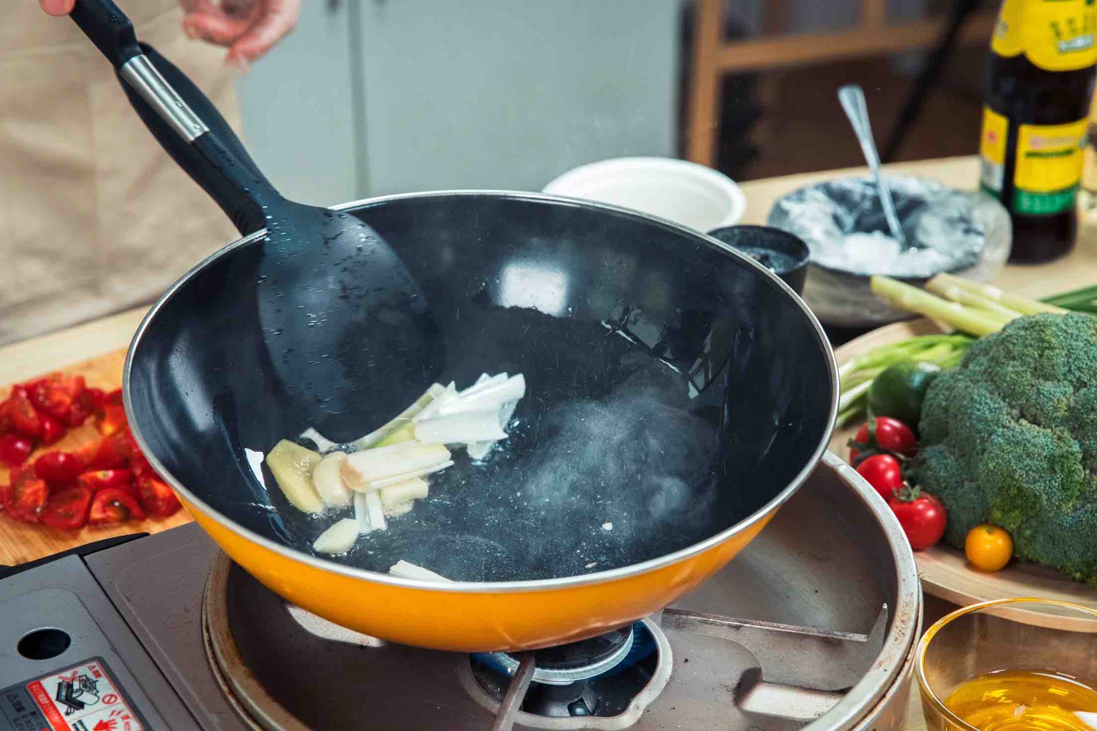 酸辣可口的番茄羊腿的做法-家常味炒菜譜