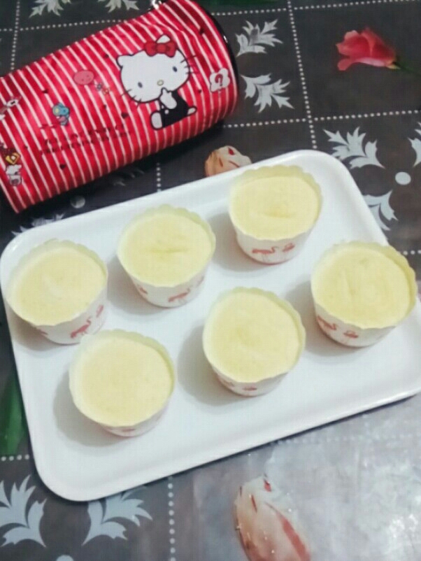 果香紙杯蒸蛋糕的做法-其它口味蒸菜譜