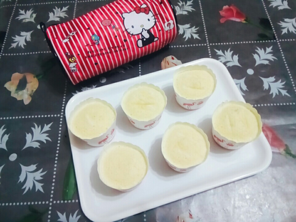 果香紙杯蒸蛋糕的做法-其它口味蒸菜譜