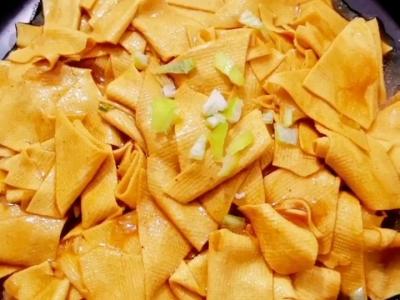 紅燜干豆腐的做法-咸鮮味燉菜譜