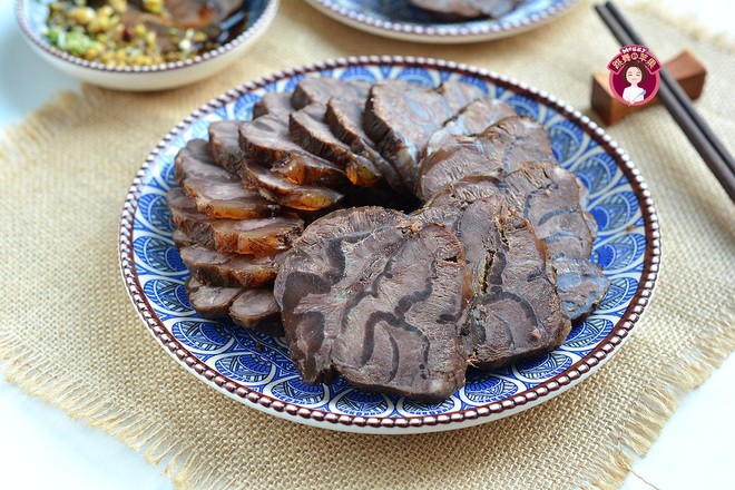 電飯煲鹵牛腱子的做法-家常味鹵菜譜