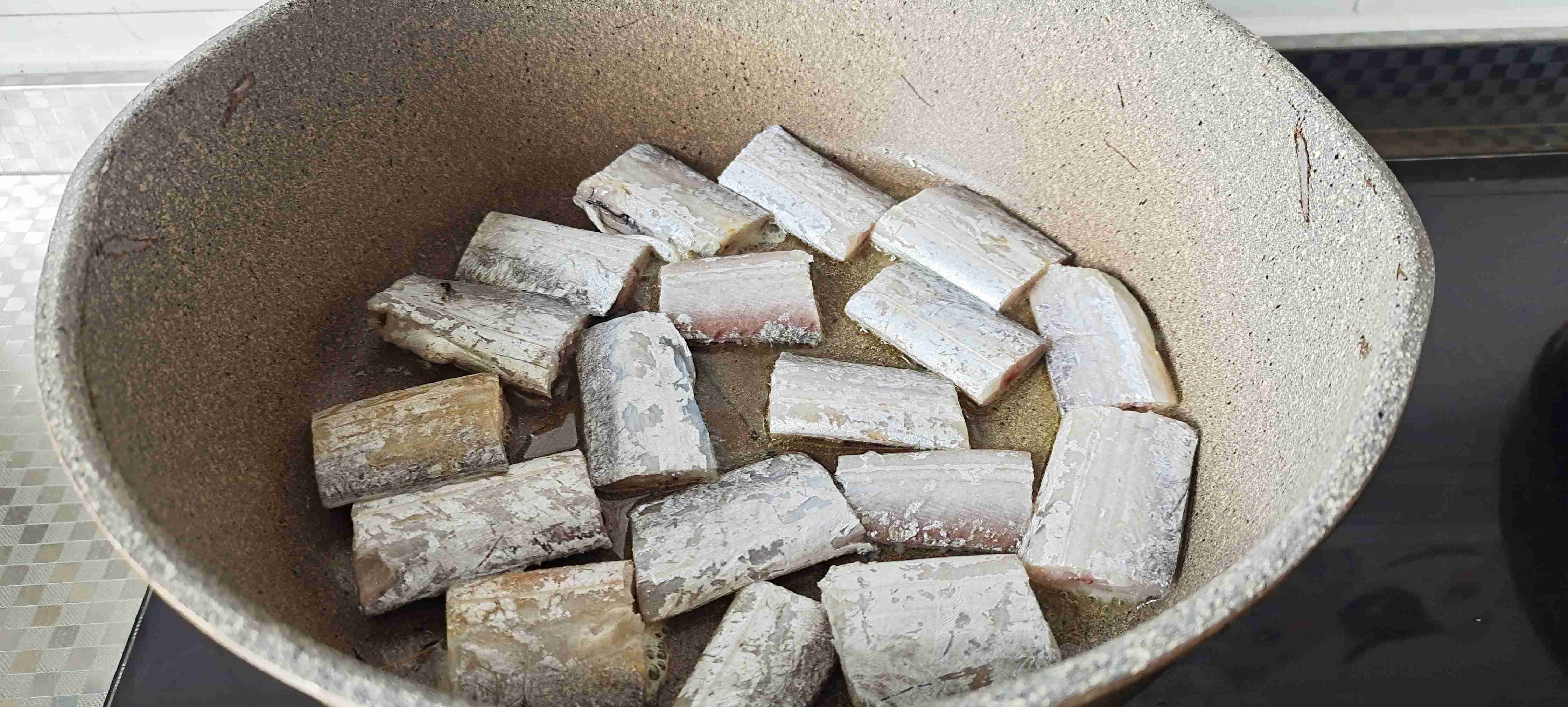 帶魚(yú)好吃的經(jīng)典做法…糖醋帶魚(yú)的做法-酸甜味燒菜譜