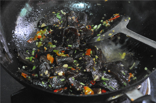 蒜蓉蕨粑的做法-家常味炒菜譜