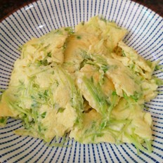 簡(jiǎn)簡(jiǎn)單單也不失美味~~松柳苗炒雞蛋的做法-家常味炒菜譜