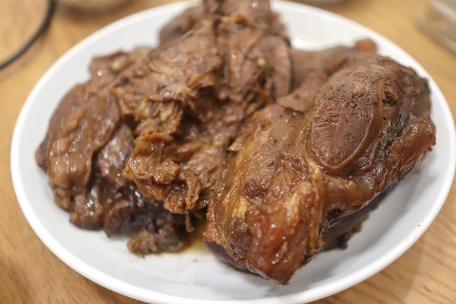 電飯煲鹵牛腱子的做法-家常味鹵菜譜